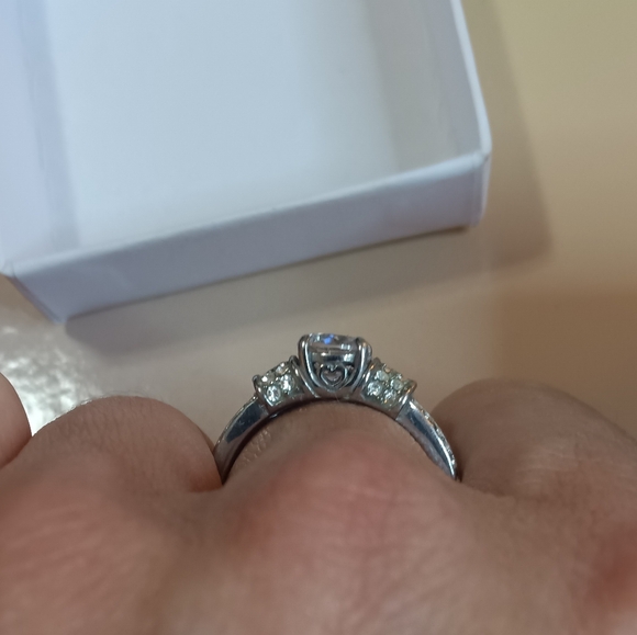 Silvertone diamond Princess Cut Ring, Sz 8 - Picture 2 of 3